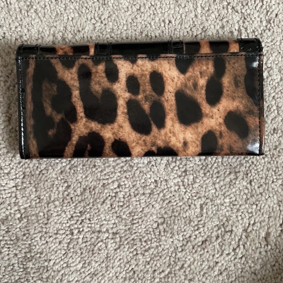 New York & Company wallet - Picture 2 of 3